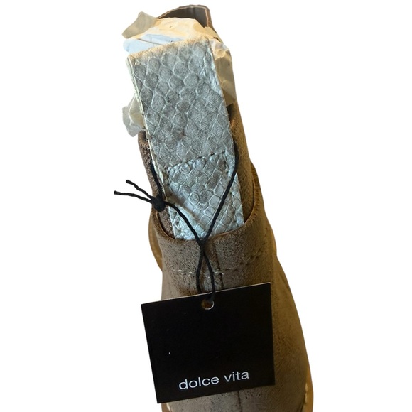 Dolce Vita Huey H2O Waterproof Suede Lug Sole Heel Booties NEW Size 8 Neutral - Picture 6 of 16